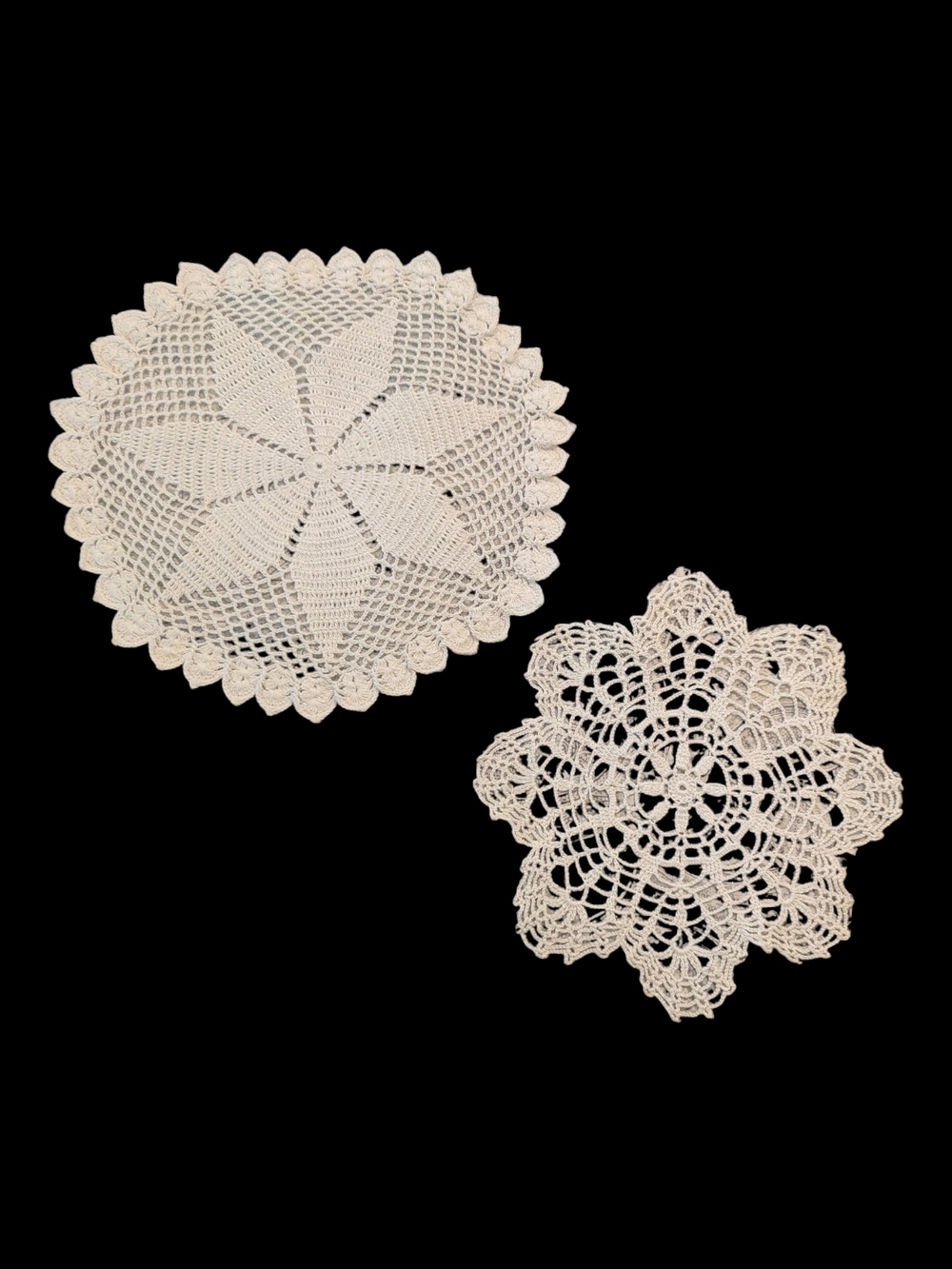 VTG Handmade Set Of 2 Off White*  Crocheted Lace Pinwheel Floral Doilies 9"&11"D